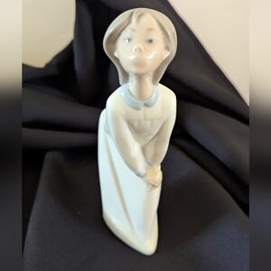 Lladro "Girl Kissing" #4873 Mint Condition